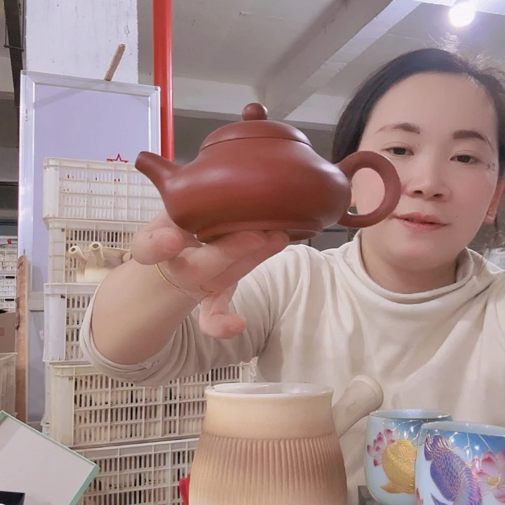 杯紫沙壶泡茶喝水的