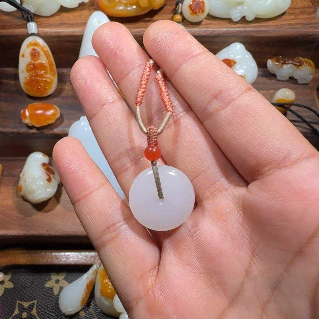 和田玉未镶嵌颈饰舍*