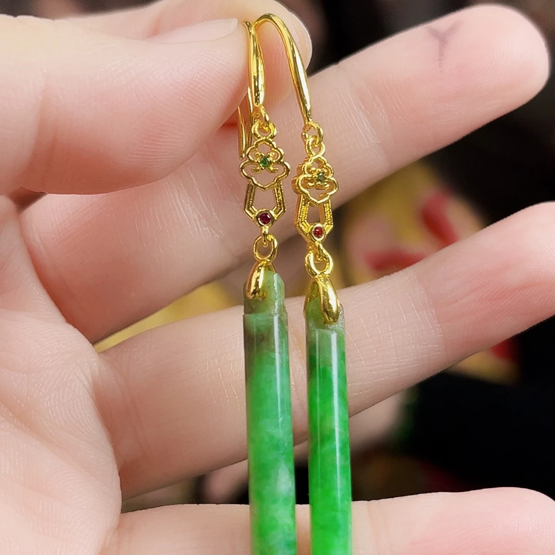 翡翠颈饰未镶嵌耳饰