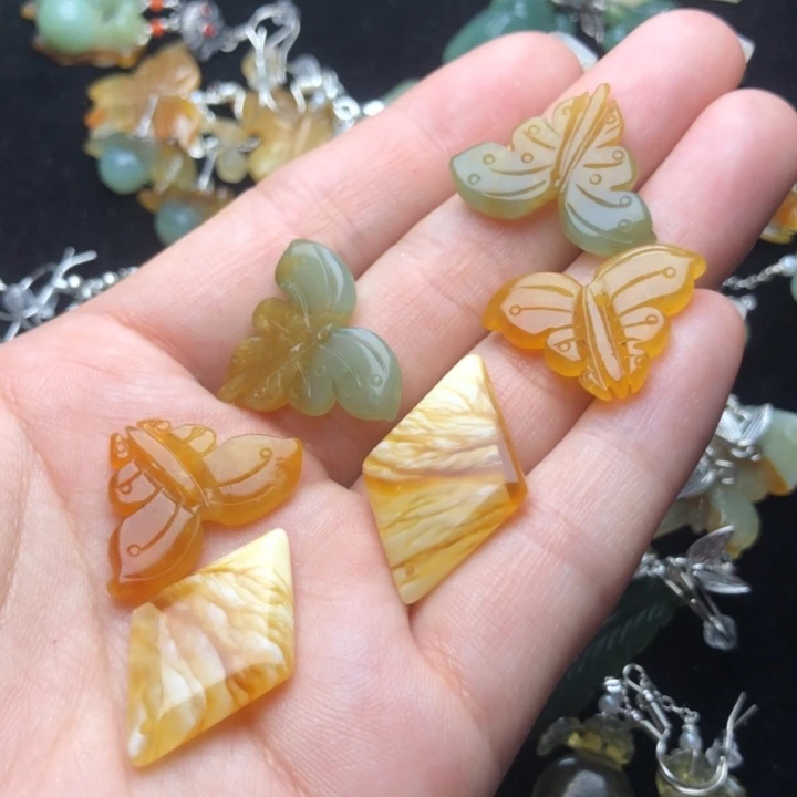 蛇纹石玉耳饰未镶嵌青*