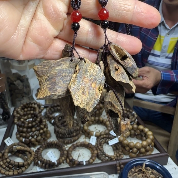 沉香碎屑沉香车挂一串