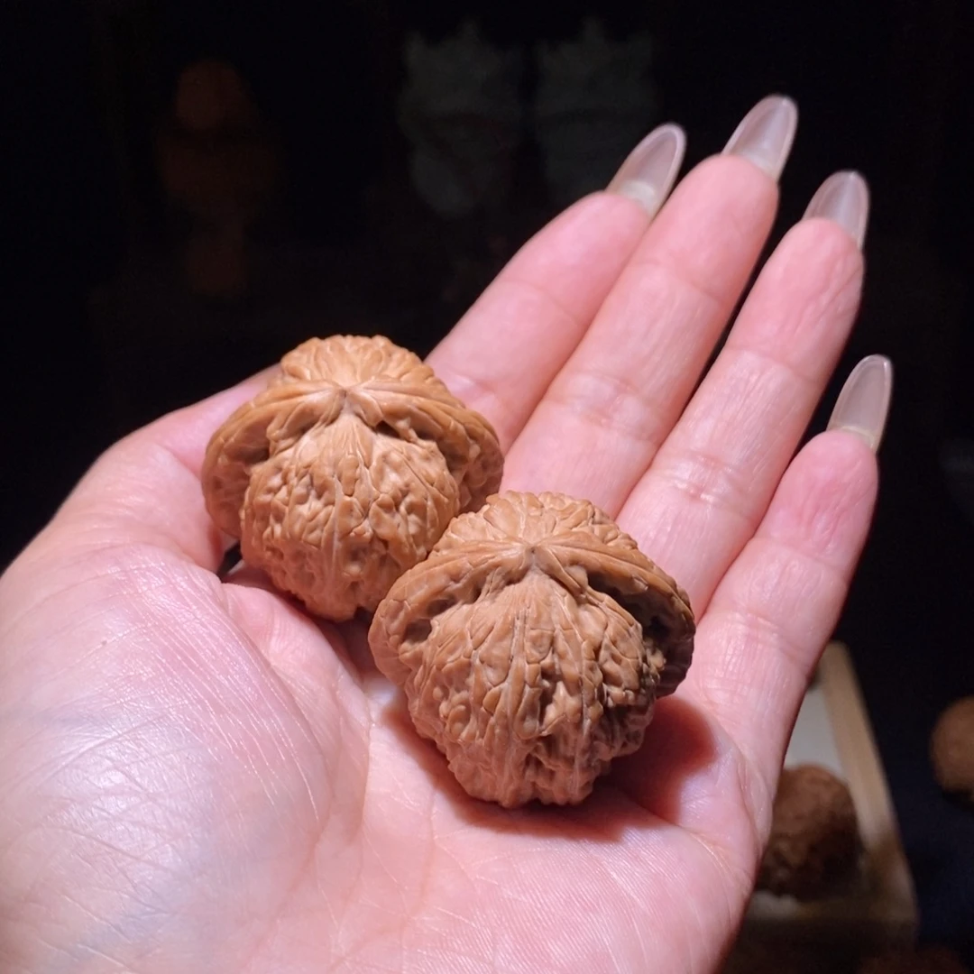 文玩核桃吊坠白狮子38