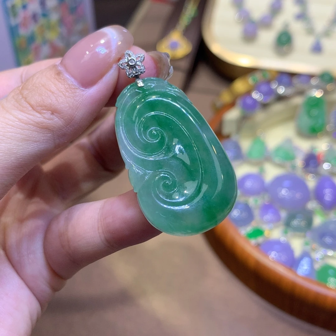 翡翠18K金镶嵌颈饰