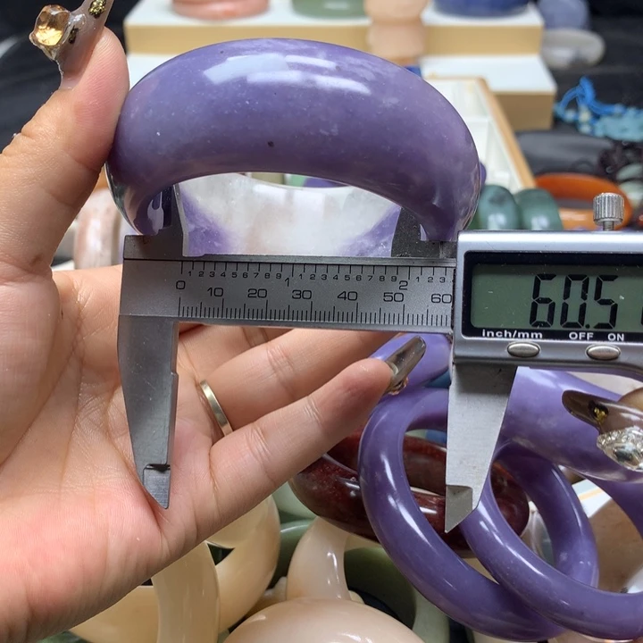 未镶嵌手镯石英质玉