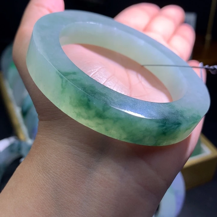 定制翡翠未镶嵌翡翠手镯