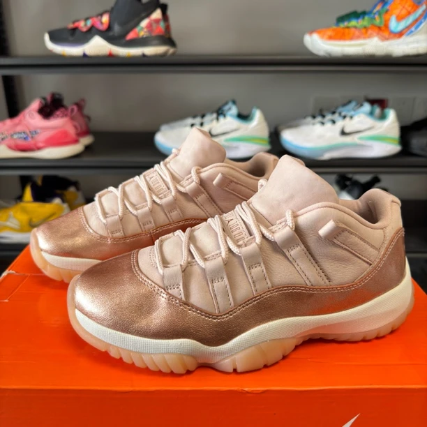 95新 MaxMara 37.5码/aj11玫瑰金 篮球鞋非原盒上脚个位数