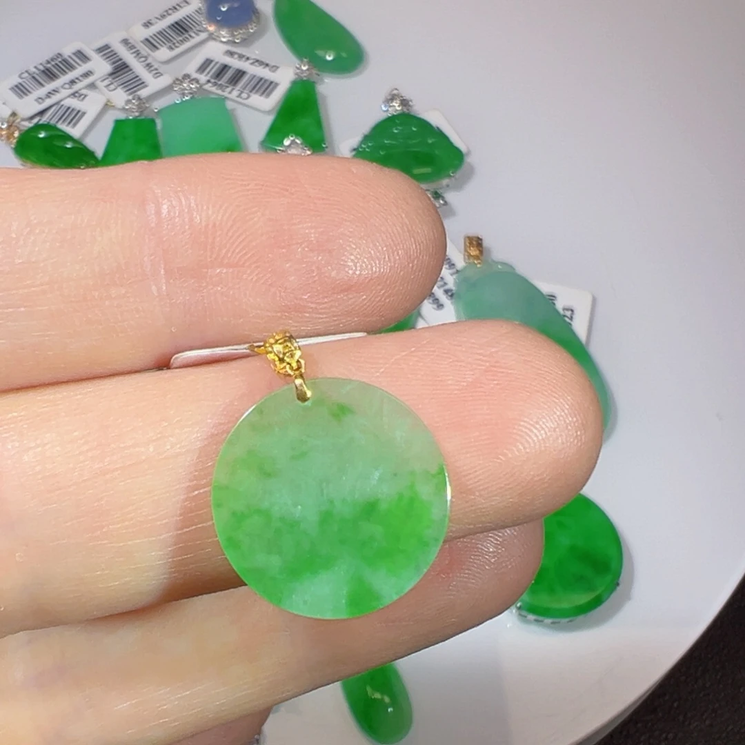 翡翠挂件18K金镶嵌翡翠