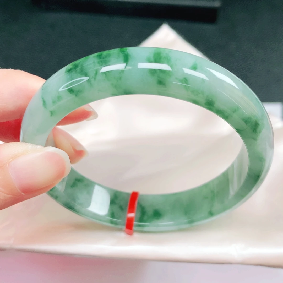 翡翠未镶嵌手镯57圈