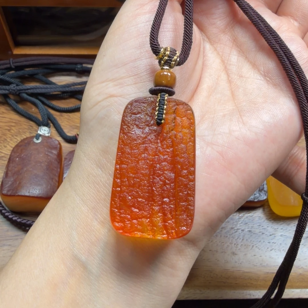 琥珀未镶嵌吊坠(赠链)