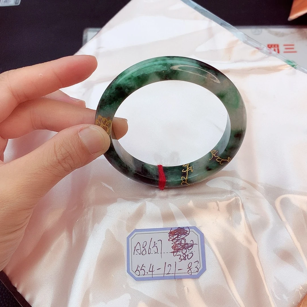 翡翠手镯未镶嵌翡翠