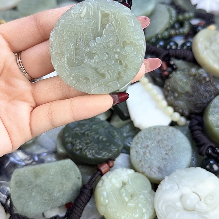 颈饰未镶嵌和田玉
