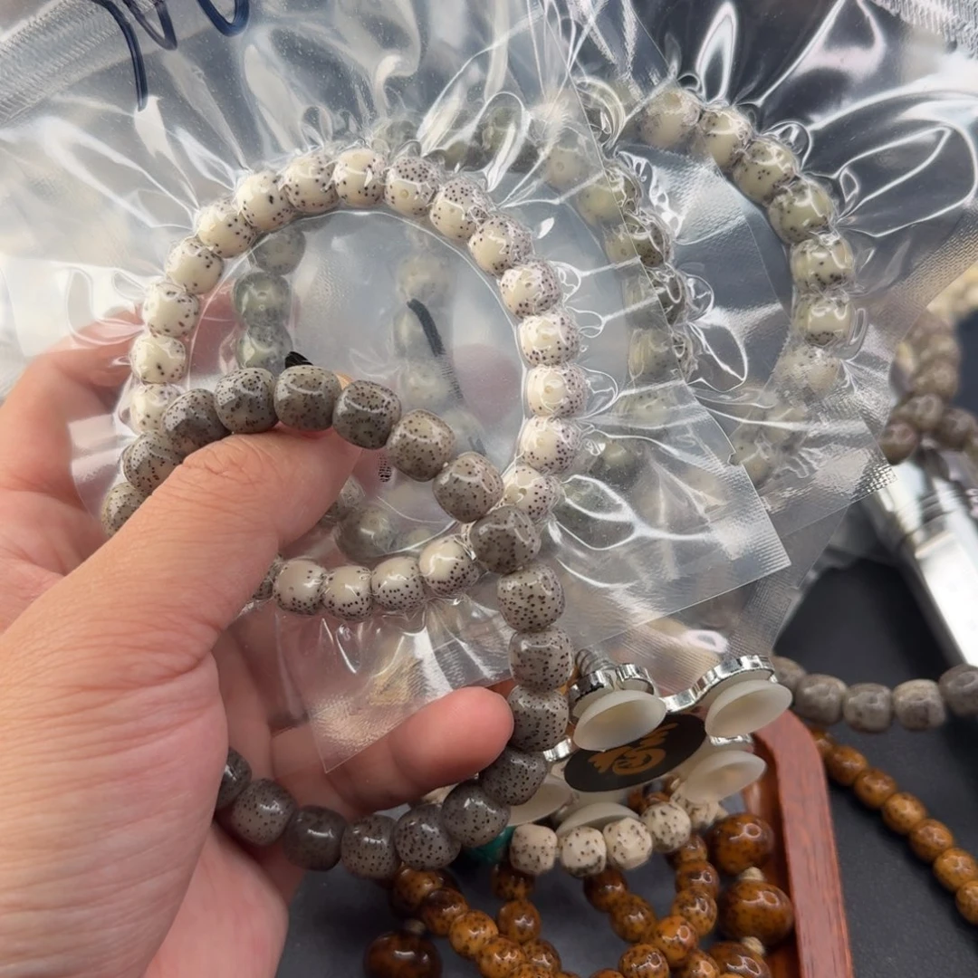 星月菩提手串E****海石玉料，一共四条