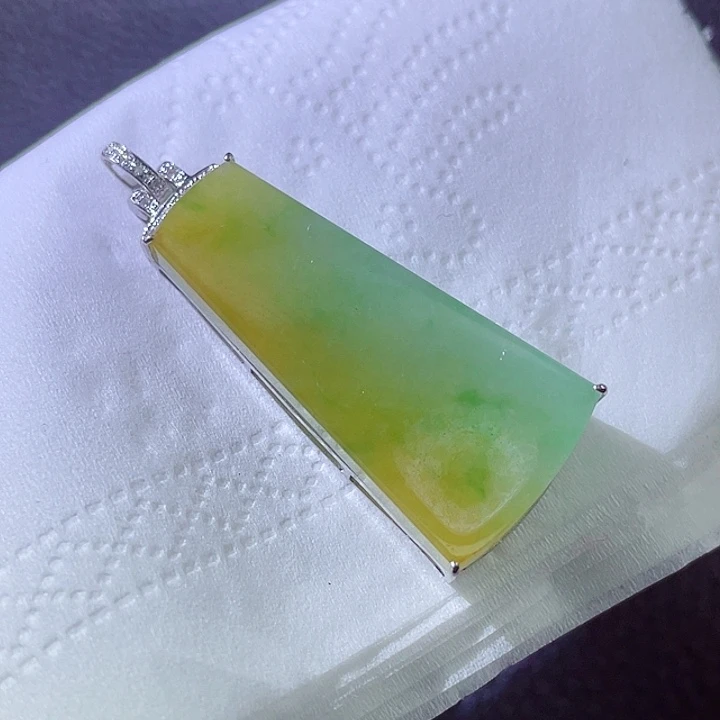 翡翠颈饰18K金镶嵌翡翠