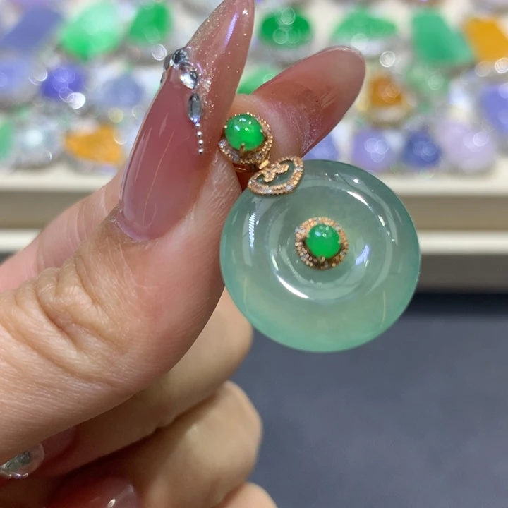 翡翠颈饰18K金镶嵌翡翠