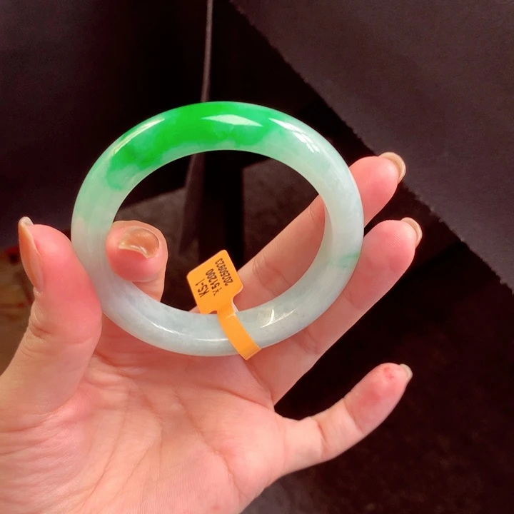 C***C翡翠未镶嵌手镯翡翠