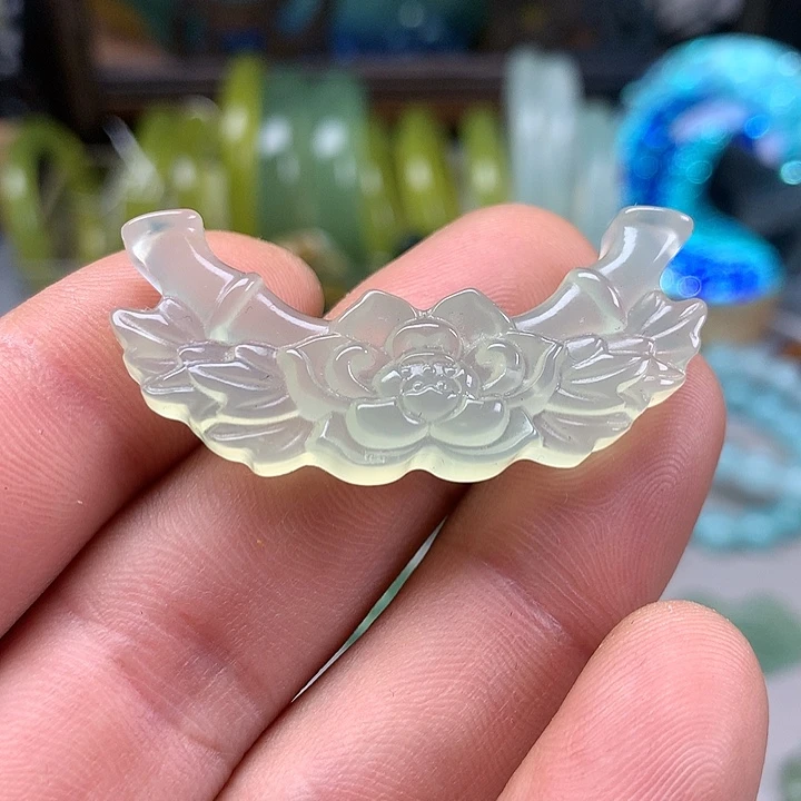 蛇纹石玉挂坠未镶嵌