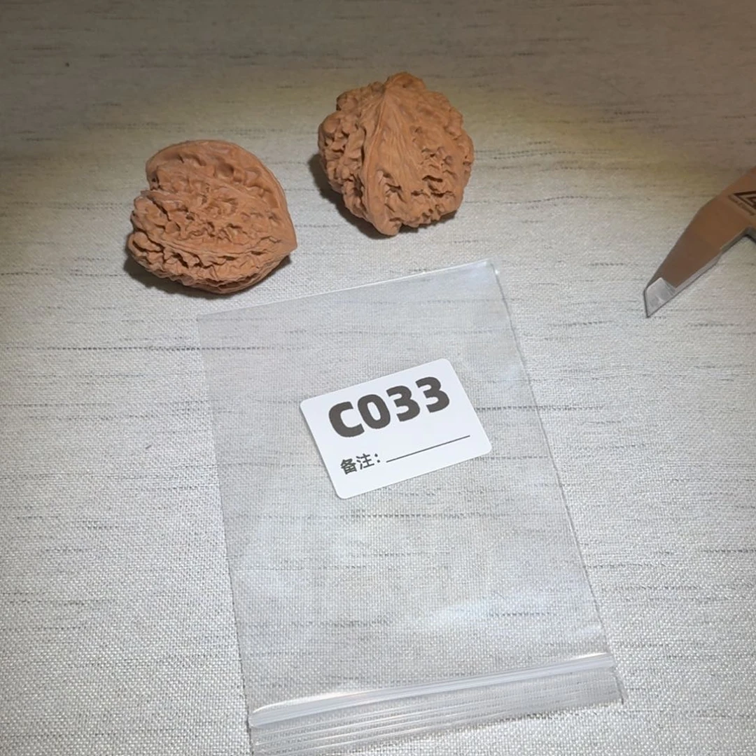 文玩核桃吊坠野牛