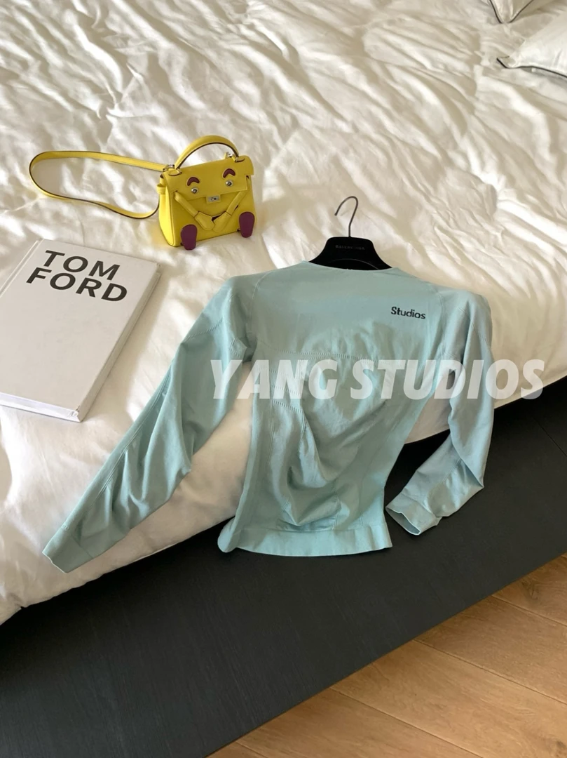 YANG/马卡龙蓝色运动弹力剪裁上衣 高弹舒适～