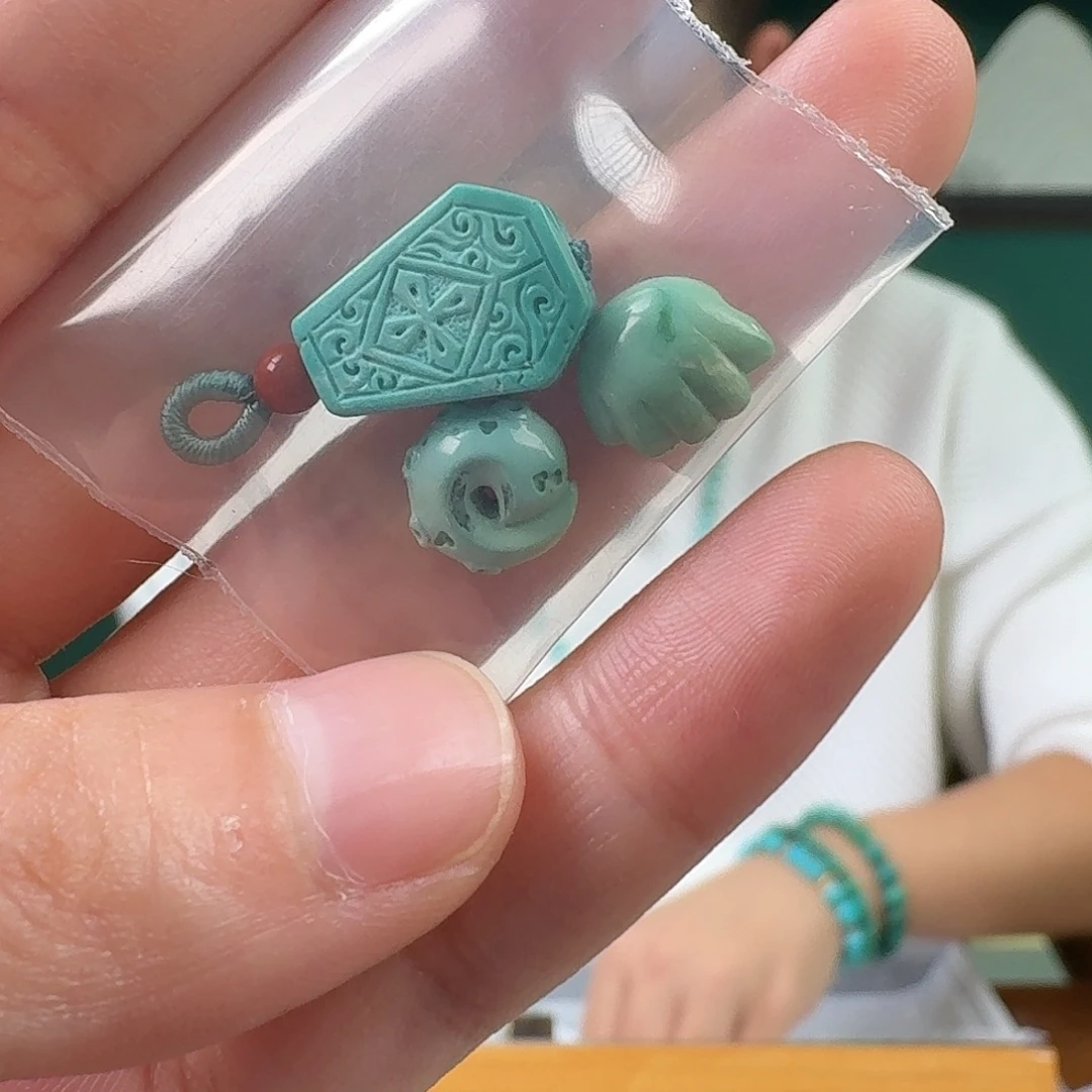 绿松石未镶嵌挂件