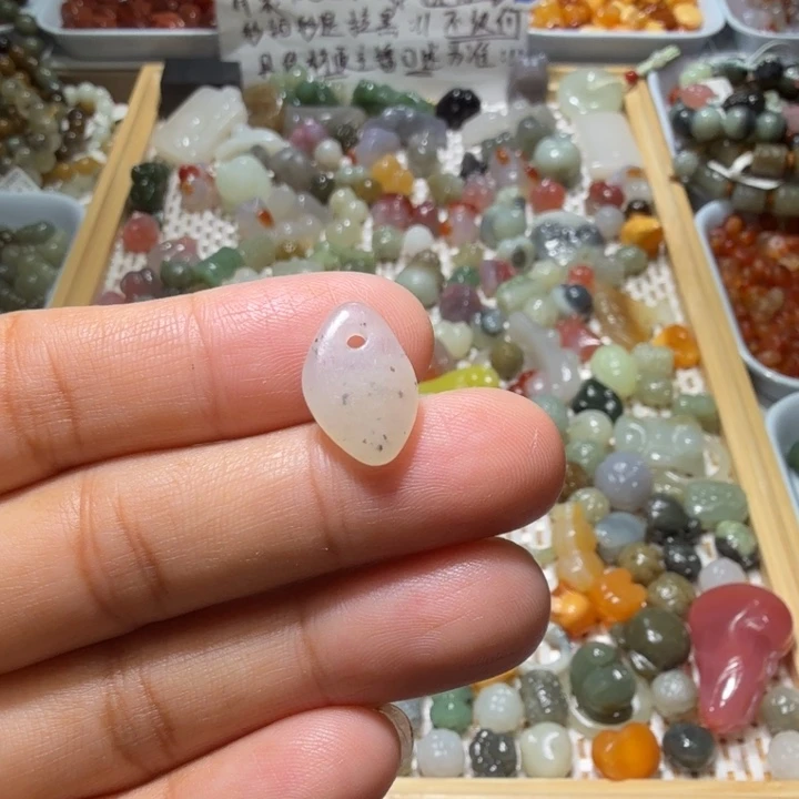 和田玉未镶嵌珠宝半成品