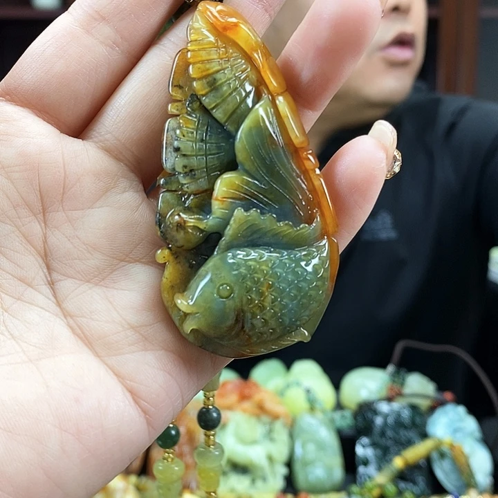 蛇纹石玉吊坠未镶嵌