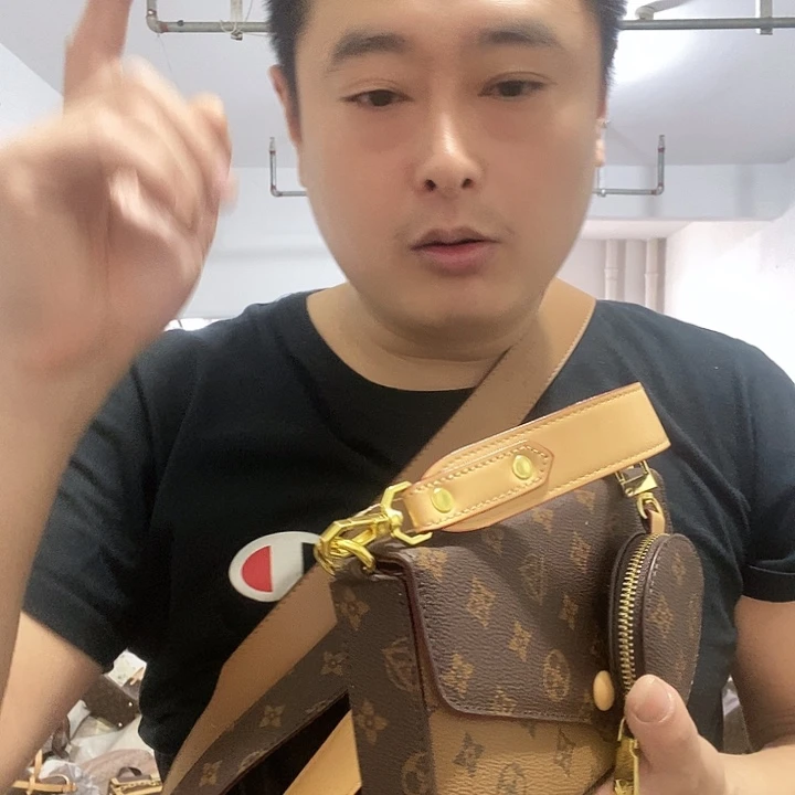 黄牛皮（革）鳄鱼皮（革）犏牛皮（革）