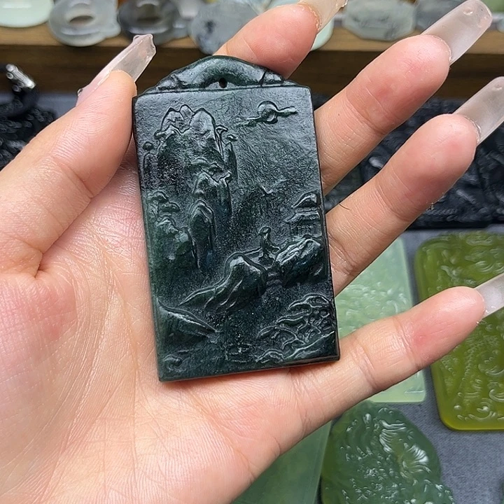蛇纹石玉未镶嵌颈饰