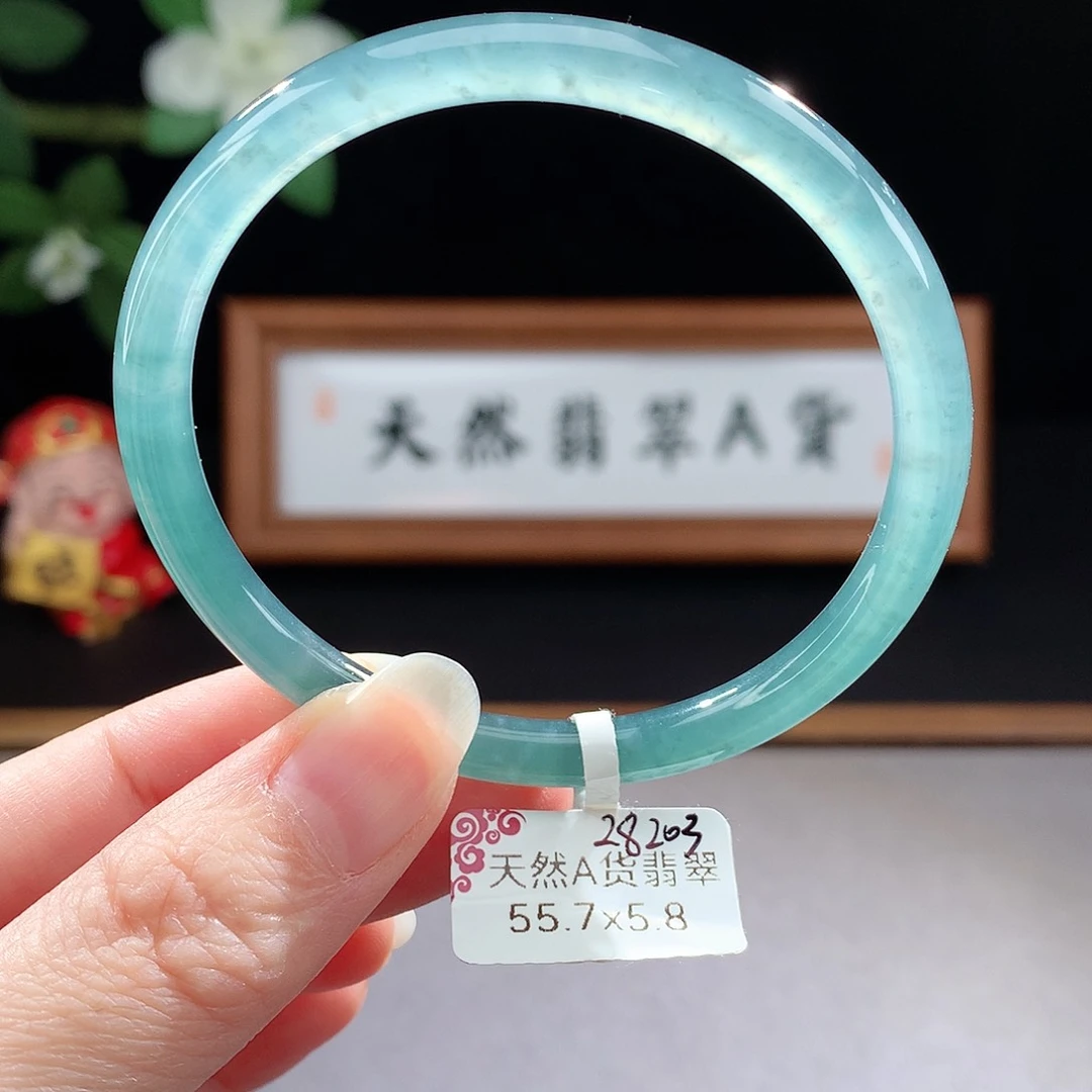 未镶嵌手镯（圆镯）翡翠