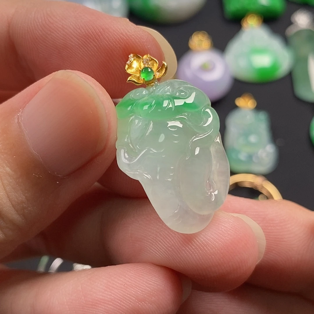 翡翠18K金镶嵌颈饰翡翠