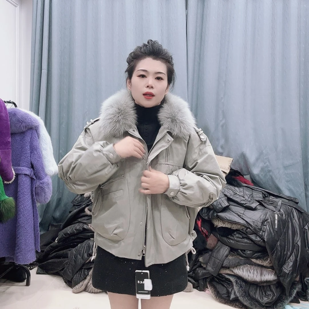 皮草搭配黑色西装和