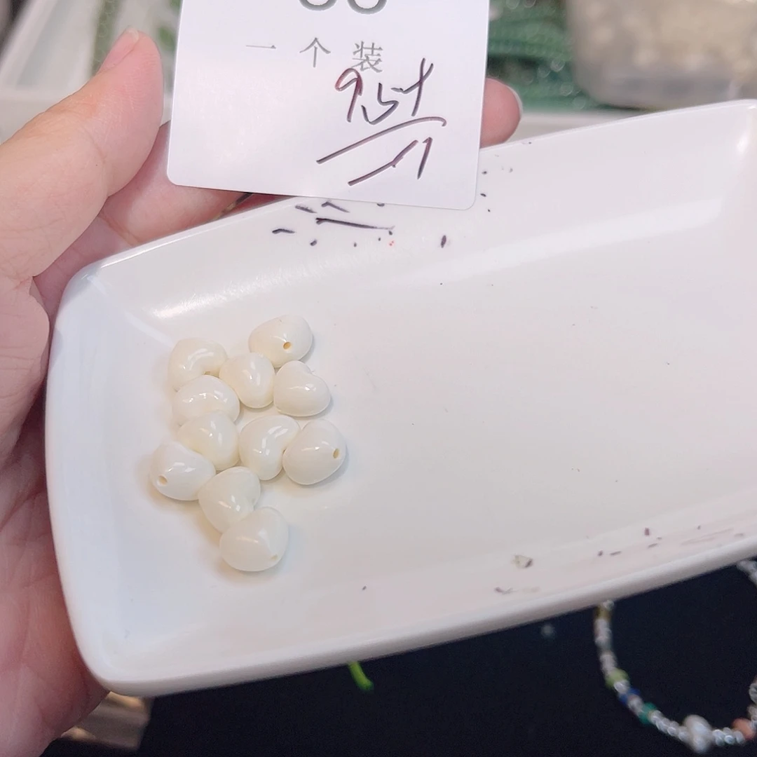 未镶嵌珠宝半成品水晶66 。