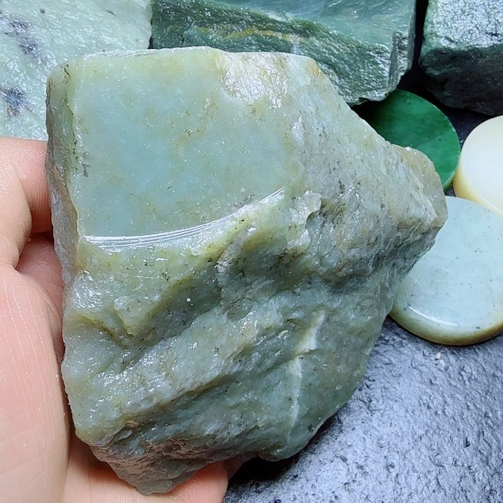 和田玉（糖玉）未镶嵌珠宝奇石