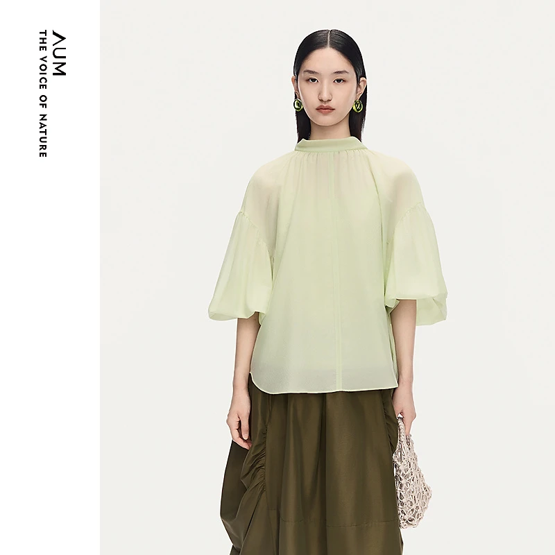 AUM噢姆2025年秋季新款自然立领绑带灯笼袖宽松休闲上衣M1FZ32121