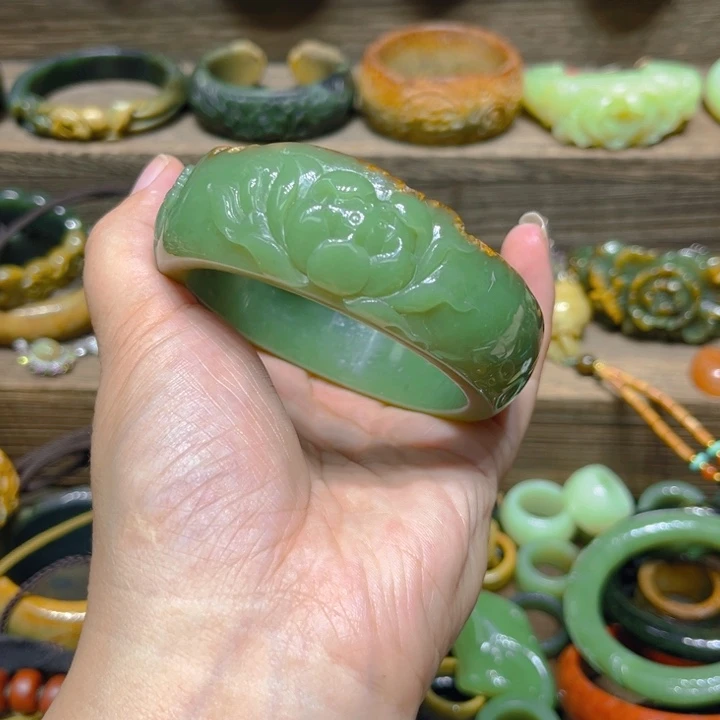 仪***感未镶嵌手镯岫岩河磨玉（透闪石质玉）