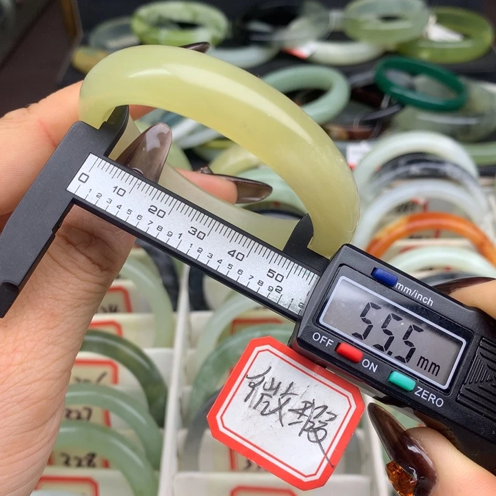 蛇纹石玉未镶嵌手镯339