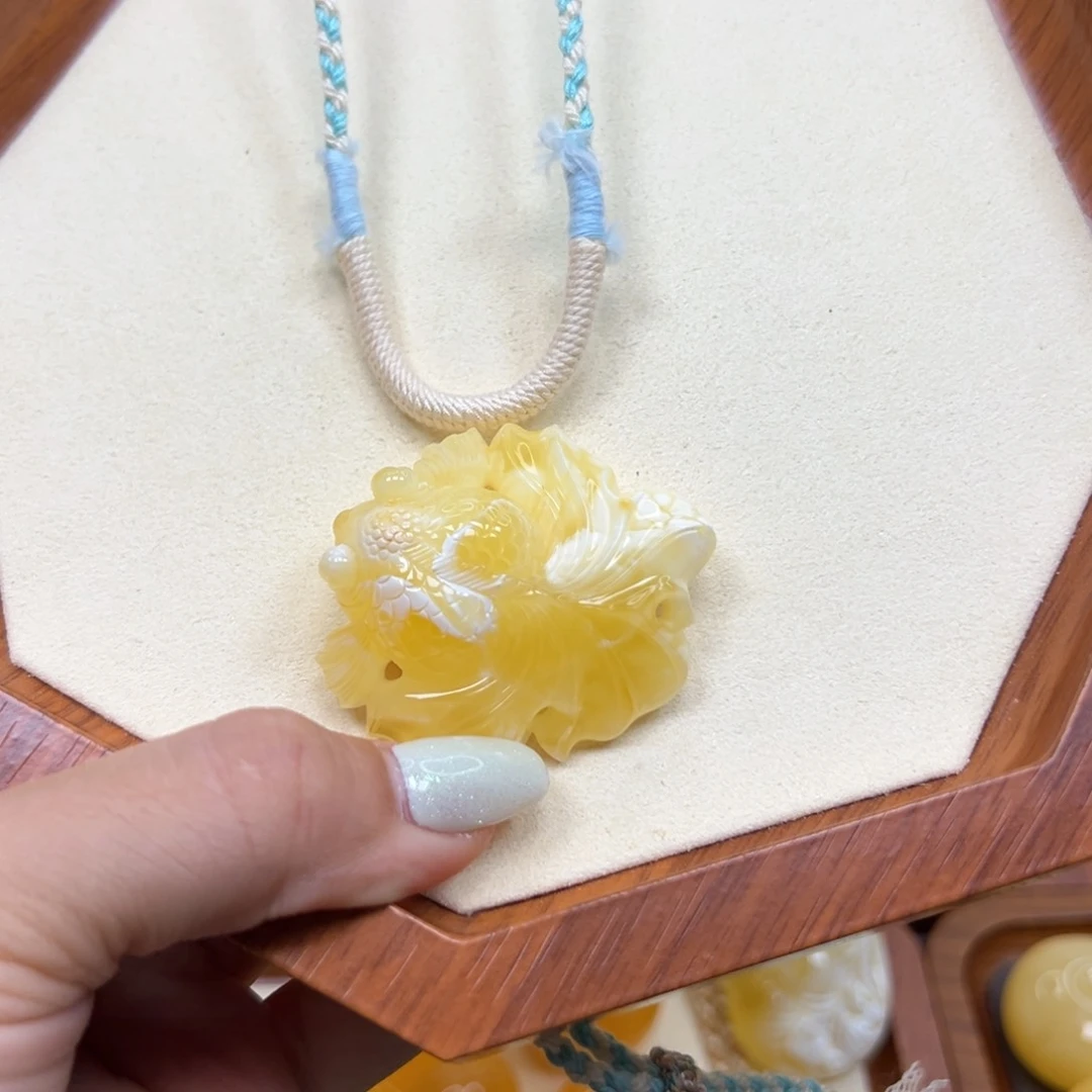 ****N未镶嵌颈饰琥珀蜜蜡