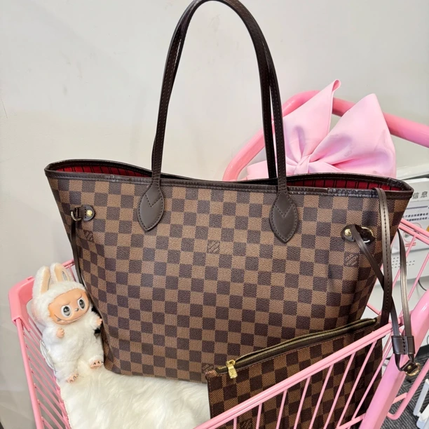 95新 LouisVuitton/路易威登 棕棋盘中号nf/6806