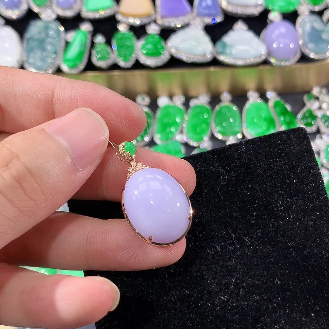 翡翠18K金镶嵌颈饰