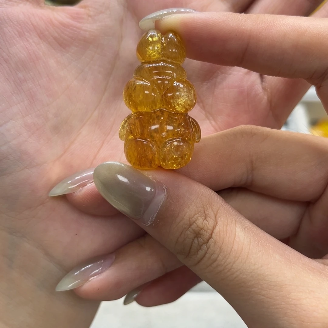 琥珀未镶嵌颈饰天然琥珀蜜爆闪兔子