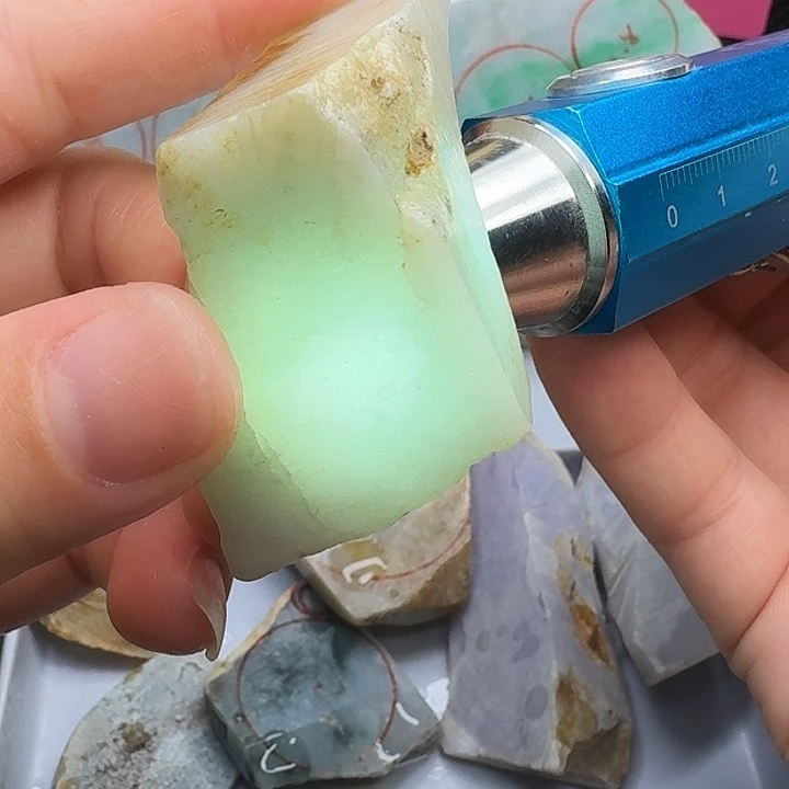 翡翠裸石缅甸翡翠
