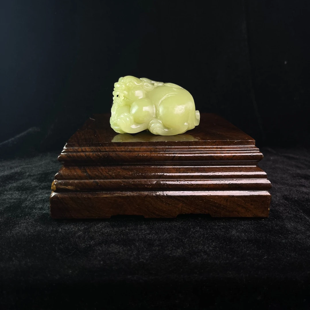 A16-皇案玉龙尊 和田玉