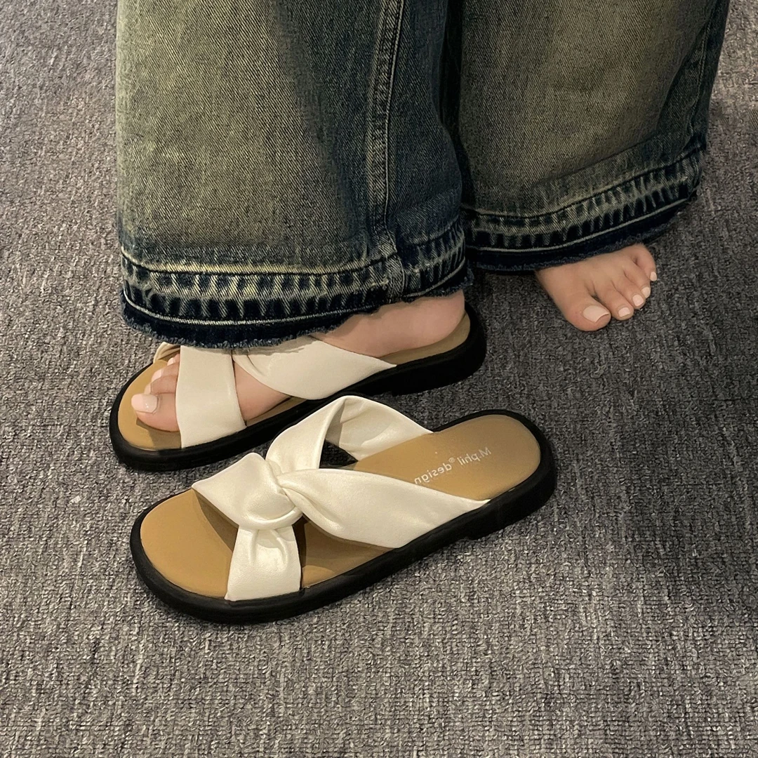 南在南方平底凉拖鞋女夏外穿新款扭结高级感超火配裙子沙滩一字拖