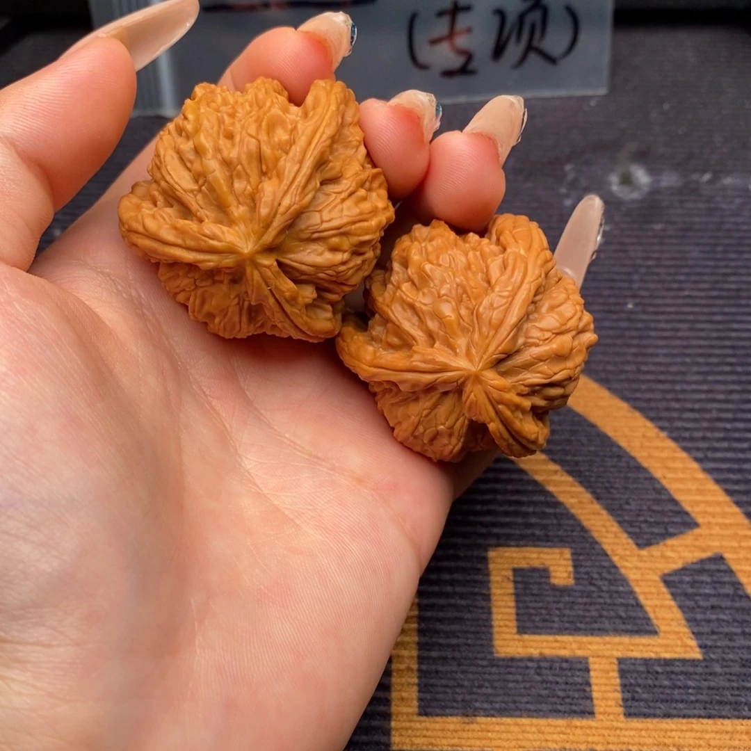 加***油文玩核桃吊坠白狮子