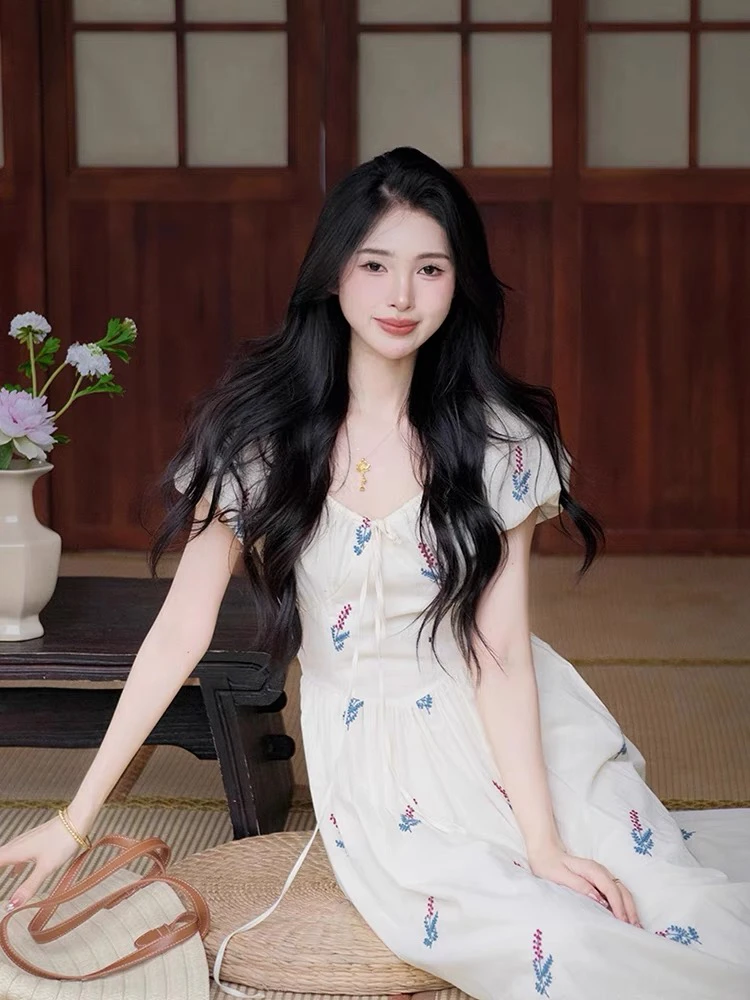 新中式夏季碎花长裙刺绣中连衣裙印花气质温柔法式收腰设计感