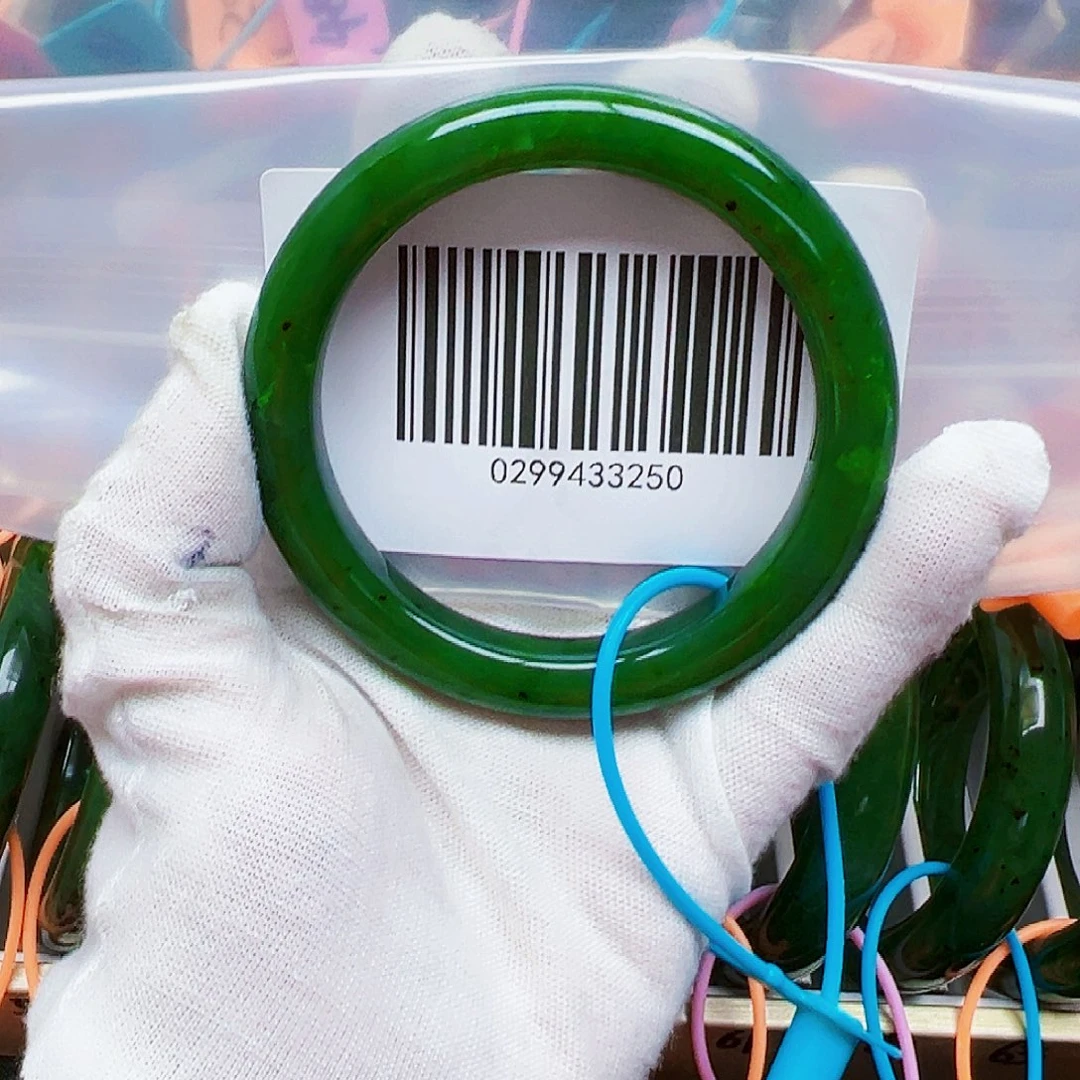 ****4和田玉未镶嵌手镯