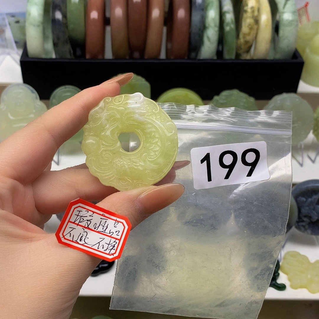 蛇纹石玉颈饰未镶嵌