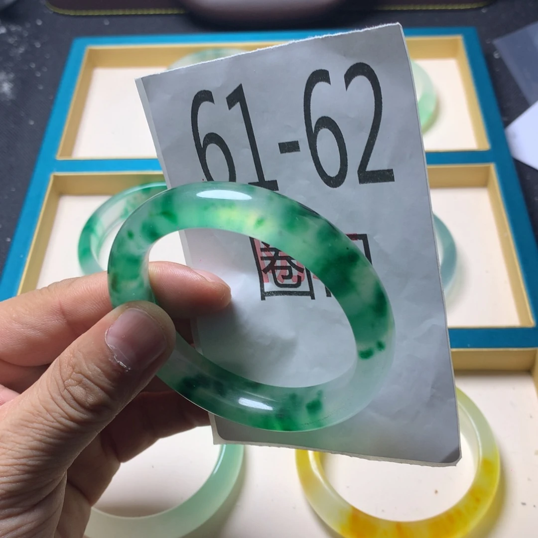 1石英岩玉手镯手镯