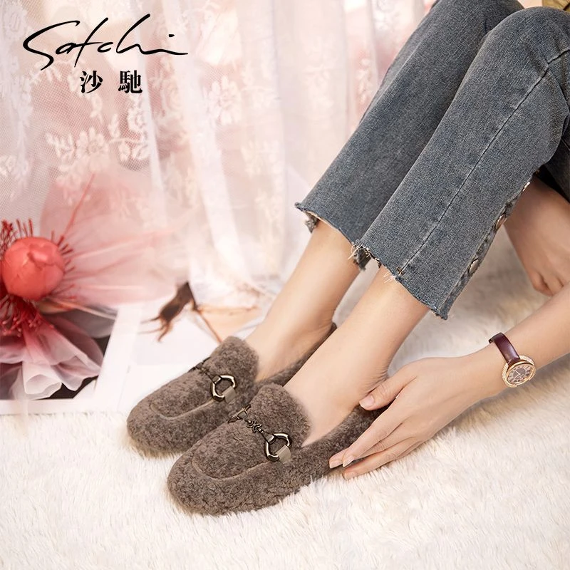 沙驰女鞋保暖外穿棉鞋冬季新款经典马衔扣时尚毛毛鞋豆豆鞋