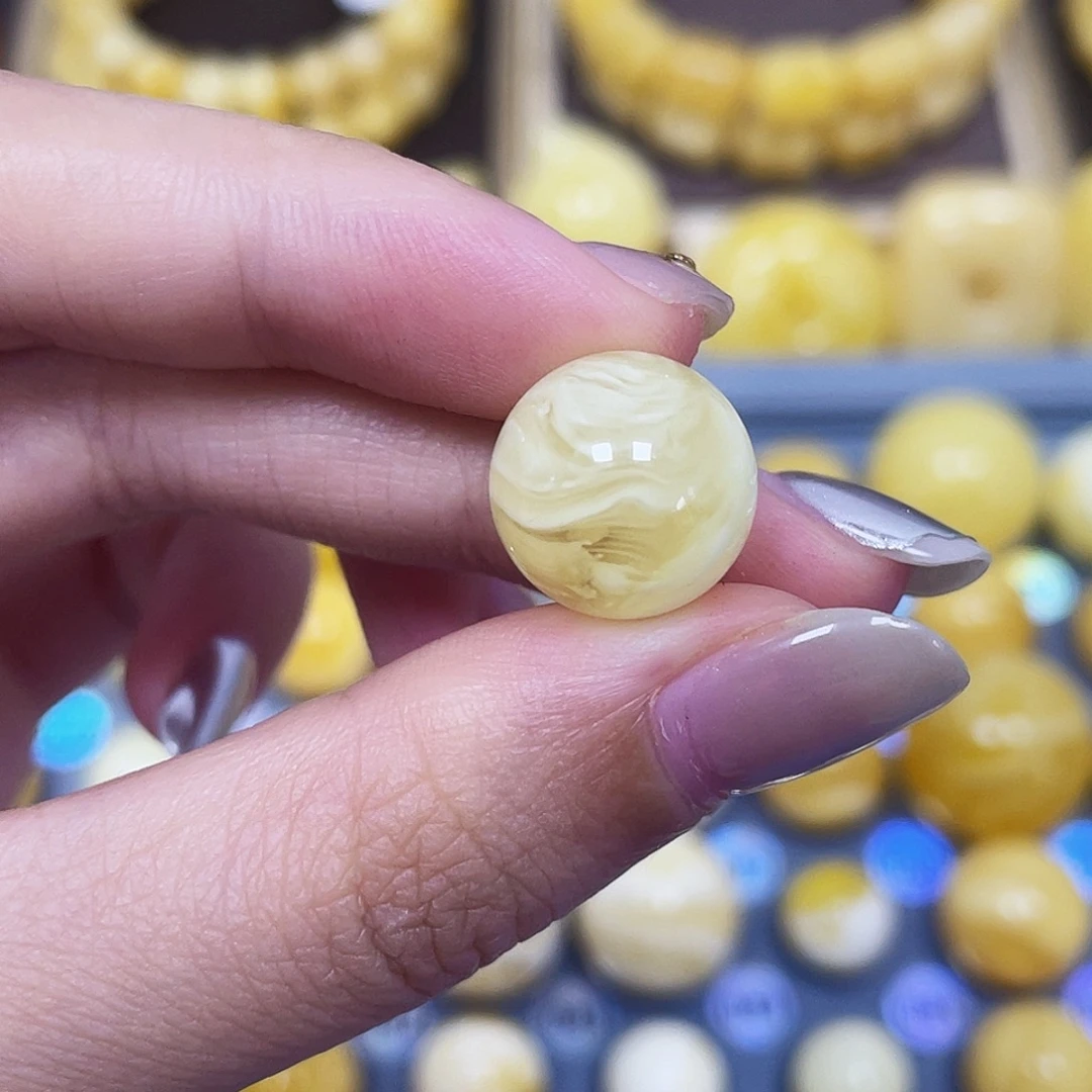 琥珀未镶嵌裸石13.3mm瑕 219