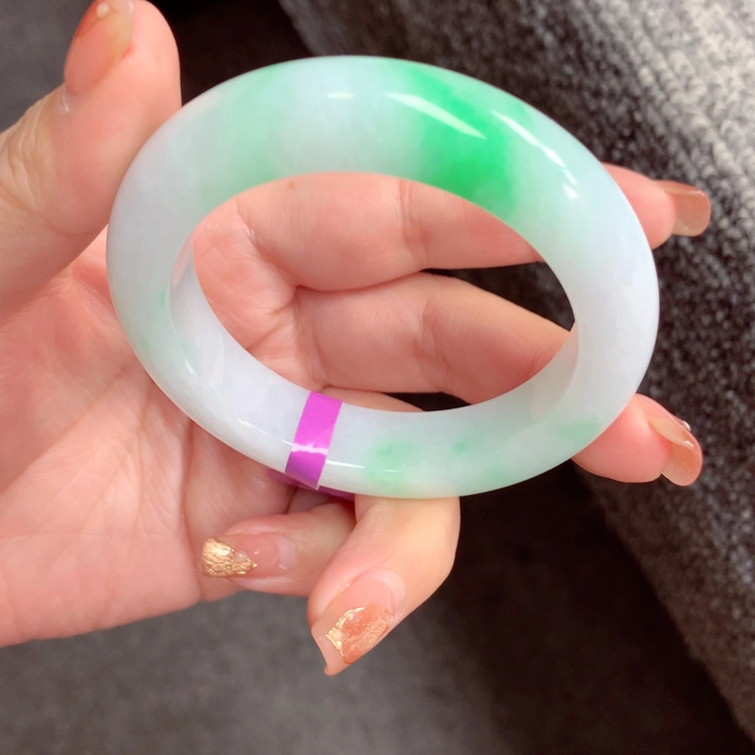 翡翠手镯未镶嵌缅甸